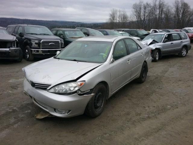 4T1BF30K55U610949 - 2005 TOYOTA CAMRY LE SILVER photo 2