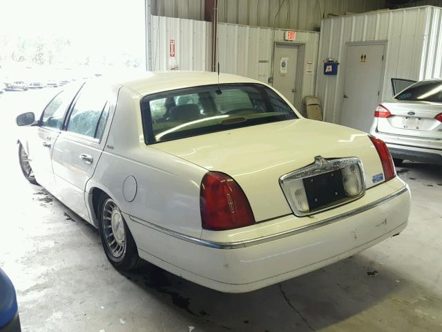 1LNHM81W4XY674605 - 1999 LINCOLN TOWN CAR E WHITE photo 3