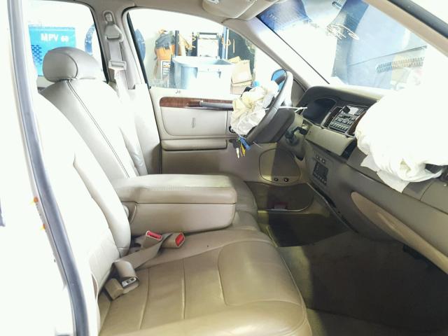 1LNHM81W4XY674605 - 1999 LINCOLN TOWN CAR E WHITE photo 5