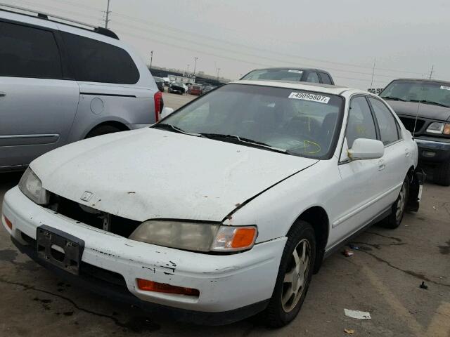 JHMCD5650SC032044 - 1995 HONDA ACCORD EX WHITE photo 2