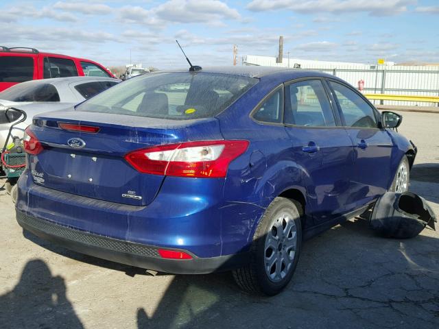 1FAHP3F23CL386155 - 2012 FORD FOCUS SE BLUE photo 4