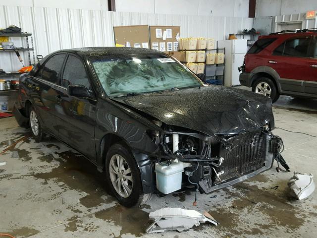 4T1BF32K94U077015 - 2004 TOYOTA CAMRY LE შავი ფოტო 1