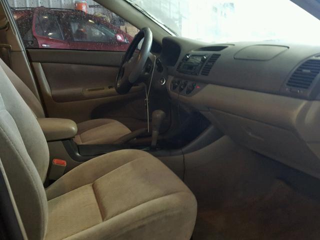 4T1BF32K94U077015 - 2004 TOYOTA CAMRY LE შავი ფოტო 5