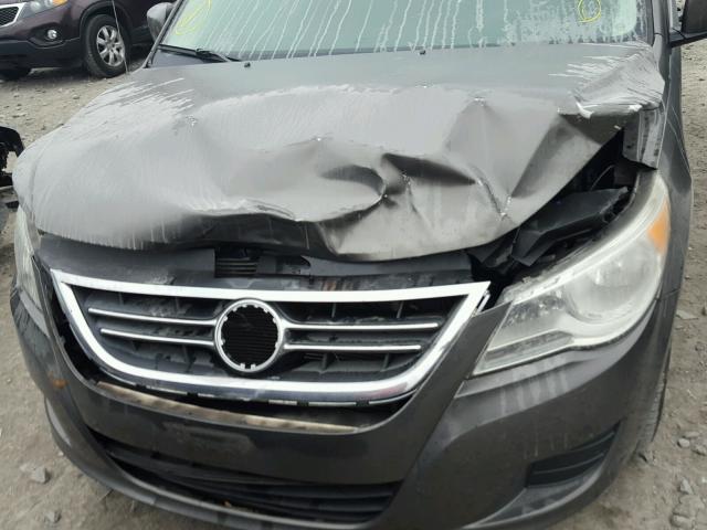 2V4RW3D17AR230965 - 2010 VOLKSWAGEN ROUTAN SE GRAY photo 9