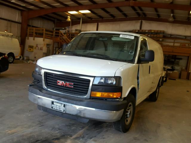 1GTW7FCF3F1907675 - 2015 GMC SAVANA G25 WHITE photo 2