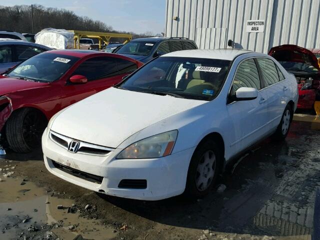 1HGCM56486A045622 - 2006 HONDA ACCORD LX WHITE photo 2