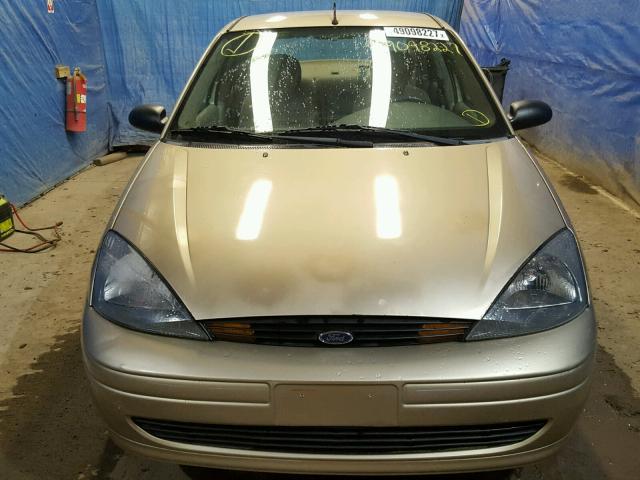 1FAFP34302W352111 - 2002 FORD FOCUS SE TAN photo 9