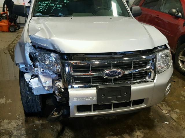 1FMCU0D77CKC67326 - 2012 FORD ESCAPE XLT SILVER photo 9