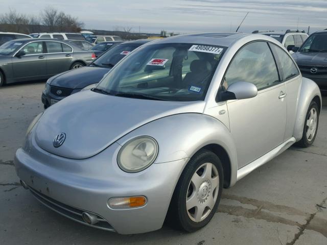 3VWCS21CX1M420985 - 2001 VOLKSWAGEN NEW BEETLE 银色 照片 2