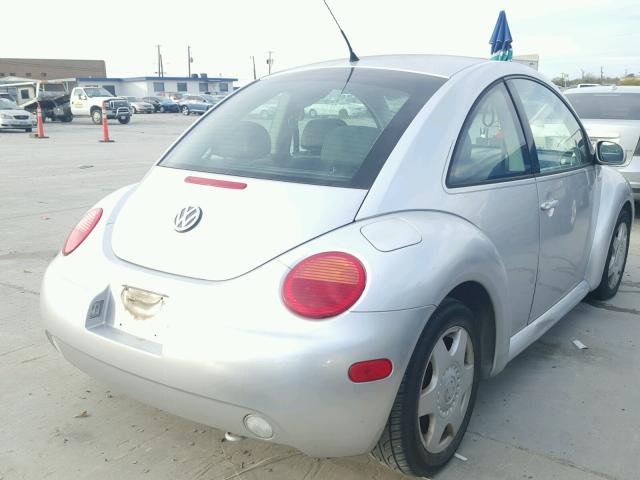 3VWCS21CX1M420985 - 2001 VOLKSWAGEN NEW BEETLE 银色 照片 4