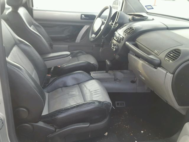 3VWCS21CX1M420985 - 2001 VOLKSWAGEN NEW BEETLE 银色 照片 5