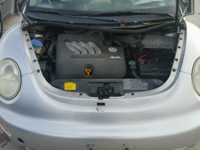 3VWCS21CX1M420985 - 2001 VOLKSWAGEN NEW BEETLE 银色 照片 7
