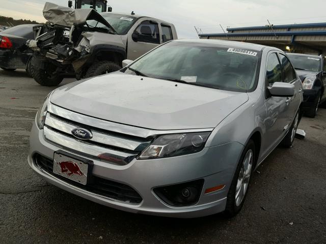 3FAHP0HA8CR181256 - 2012 FORD FUSION SE SILVER photo 2