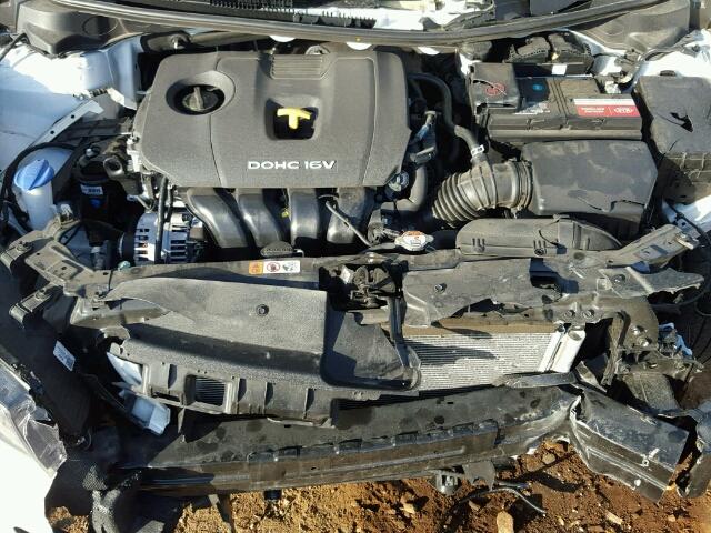 3KPFL4A75HE006626 - 2017 KIA FORTE LX WHITE photo 7