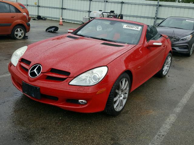 WDBWK56F65F046352 - 2005 MERCEDES-BENZ SLK 350 RED photo 2