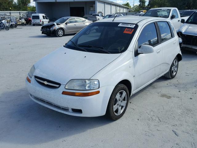 KL1TD66628B207240 - 2008 CHEVROLET AVEO BASE WHITE photo 2