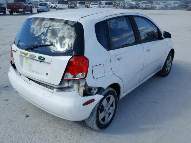 KL1TD66628B207240 - 2008 CHEVROLET AVEO BASE WHITE photo 4