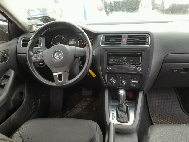 3VWDX7AJ5CM078110 - 2012 VOLKSWAGEN JETTA SE 灰色 照片 9