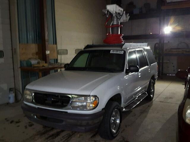 1FMDU34X7SUB33117 - 1995 FORD EXPLORER WHITE photo 2