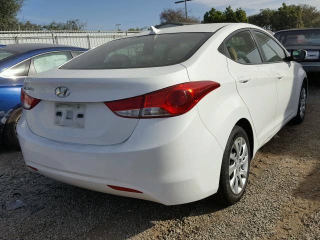 5NPDH4AE1BH003264 - 2011 HYUNDAI ELANTRA GL WHITE photo 4