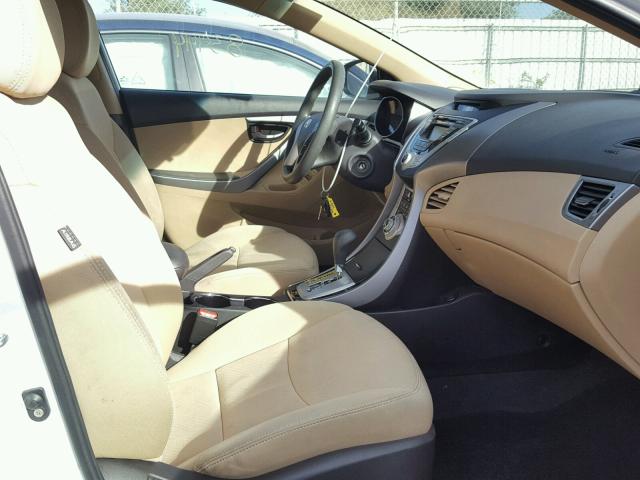 5NPDH4AE1BH003264 - 2011 HYUNDAI ELANTRA GL WHITE photo 5