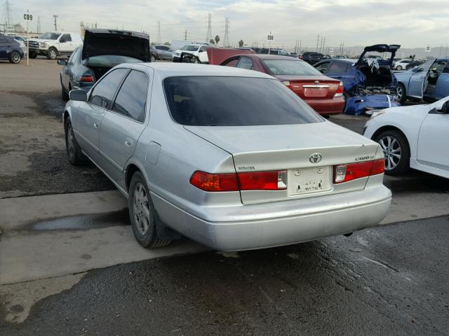 JT2BG22K6Y0398334 - 2000 TOYOTA CAMRY CE SILVER photo 3