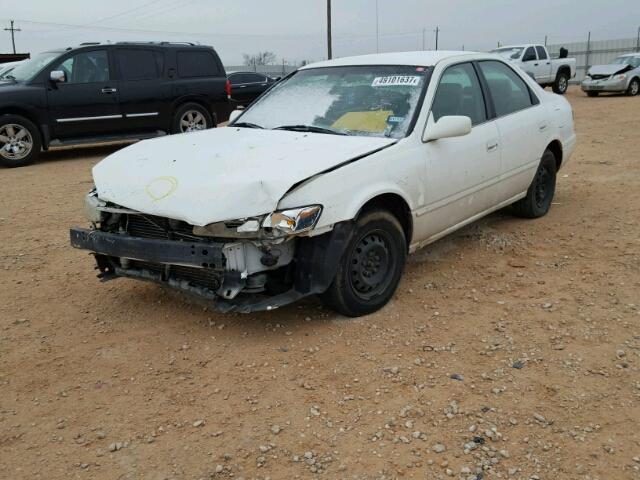 4T1BG22K4WU289508 - 1998 TOYOTA CAMRY CE WHITE photo 2