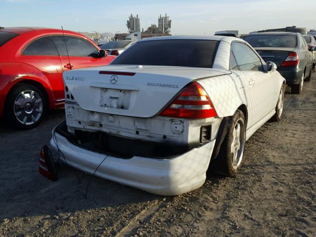 WDBKK49F21F197302 - 2001 MERCEDES-BENZ SLK 230 KO WHITE photo 4