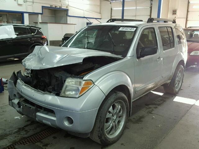 5N1AR18U56C647276 - 2006 NISSAN PATHFINDER SILVER photo 2