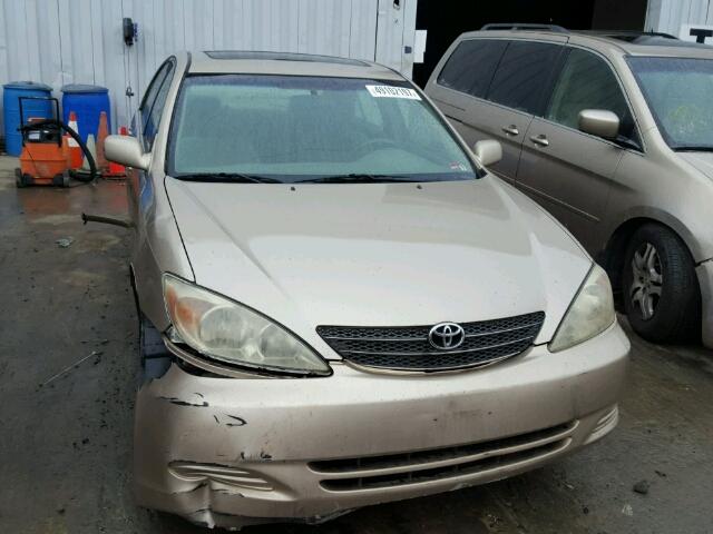 4T1BE32K33U181582 - 2003 TOYOTA CAMRY LE 金色 照片 9