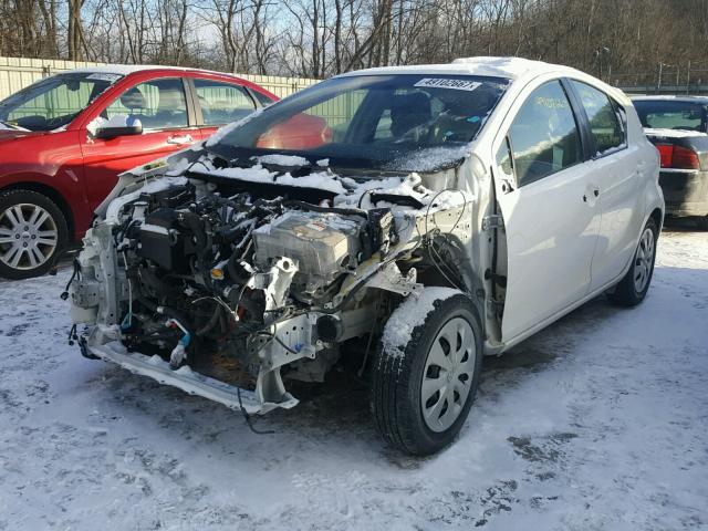 JTDKDTB34D1530929 - 2013 TOYOTA PRIUS C WHITE photo 2