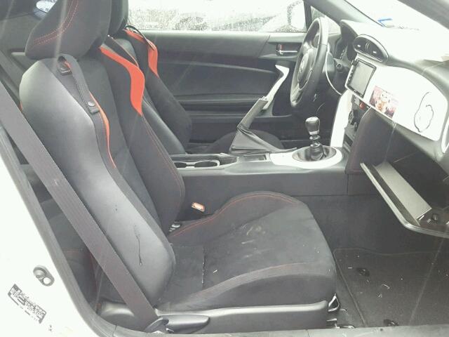 JF1ZNAA10G9703745 - 2016 TOYOTA SCION FR-S 白色 照片 5