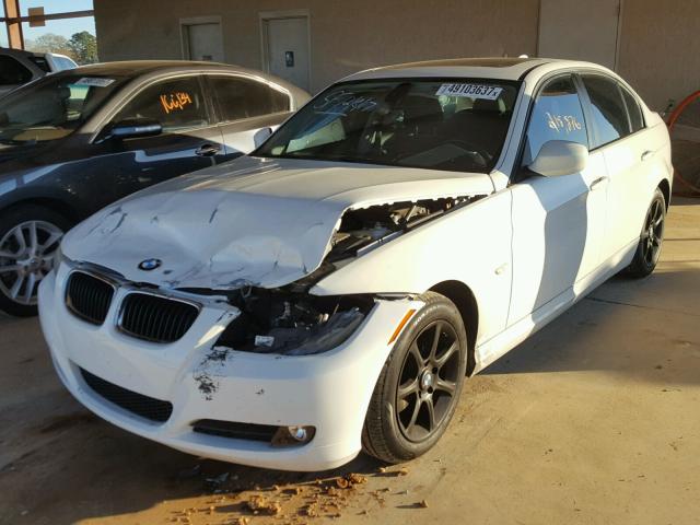 WBAPH5C53AA439052 - 2010 BMW 328 I SULE WHITE photo 2