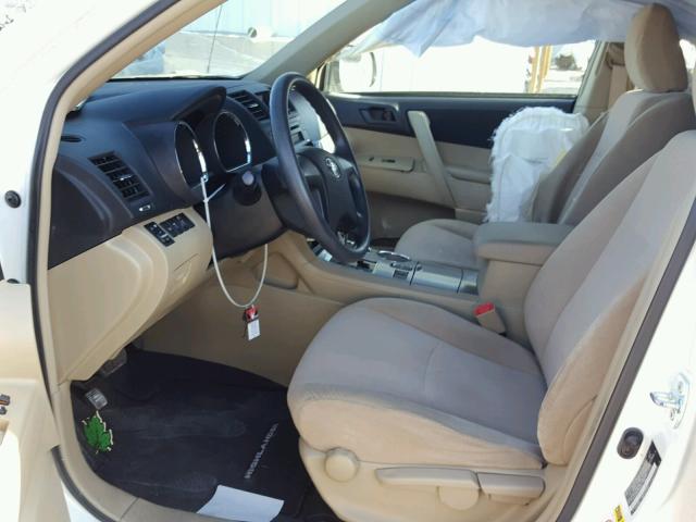 5TDZA3EH1CS026516 - 2012 TOYOTA HIGHLANDER WHITE photo 5