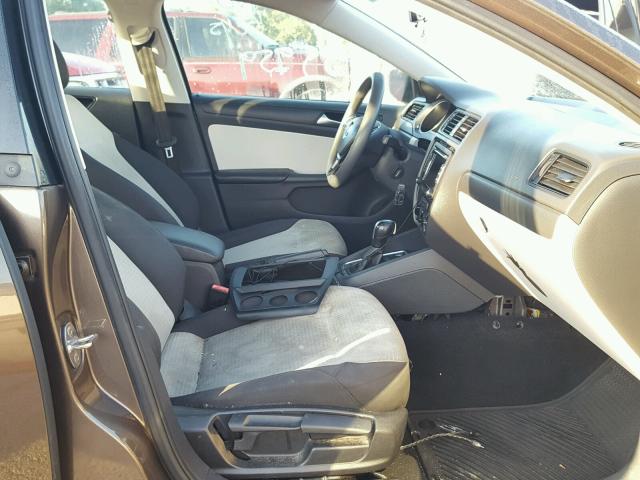 3VW2K7AJ9FM256658 - 2015 VOLKSWAGEN JETTA BASE BROWN photo 5