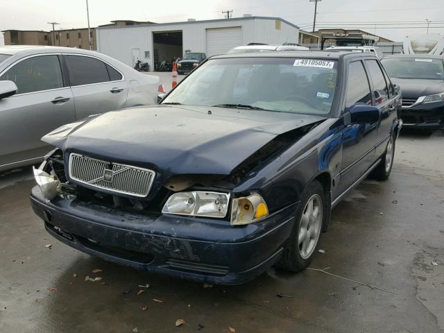 YV1LS5530W1435038 - 1998 VOLVO S70 BLUE photo 2