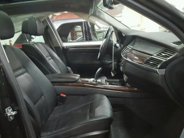 5UXFE4C53AL384624 - 2010 BMW X5 XDRIVE3 შავი ფოტო 5