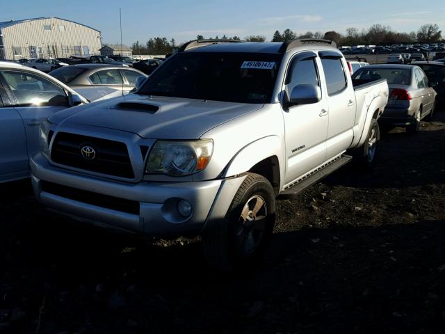 5TEMU52N37Z429333 - 2007 TOYOTA TACOMA DOU SILVER photo 2