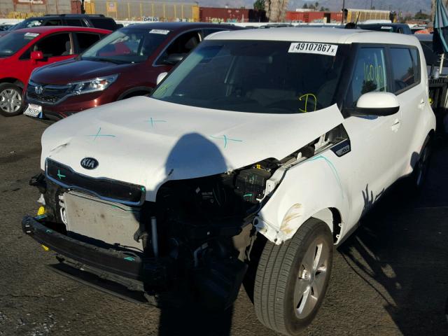 KNDJN2A21G7386544 - 2016 KIA SOUL WHITE photo 2