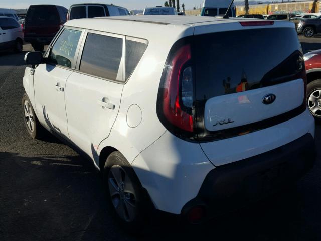 KNDJN2A21G7386544 - 2016 KIA SOUL WHITE photo 3