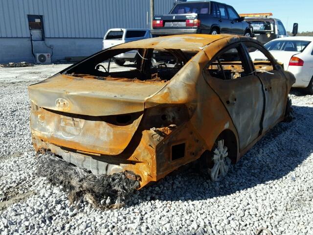 5NPD84LF4HH000955 - 2017 HYUNDAI ELANTRA SE BURN photo 4