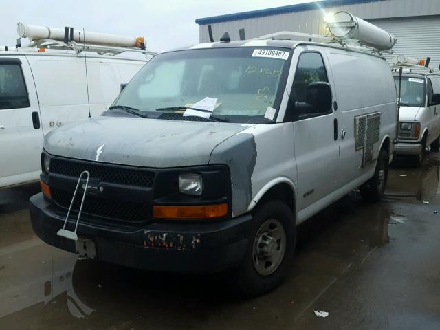 1GCHG35U251212279 - 2005 CHEVROLET EXPRESS G3 WHITE photo 2