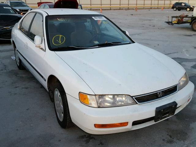 1HGCD5536TA237528 - 1996 HONDA ACCORD LX WHITE photo 1