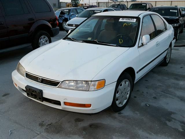 1HGCD5536TA237528 - 1996 HONDA ACCORD LX WHITE photo 2