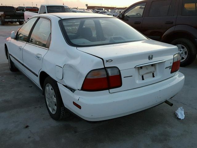 1HGCD5536TA237528 - 1996 HONDA ACCORD LX WHITE photo 3