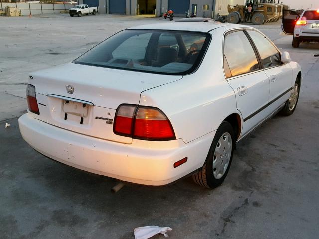 1HGCD5536TA237528 - 1996 HONDA ACCORD LX WHITE photo 4