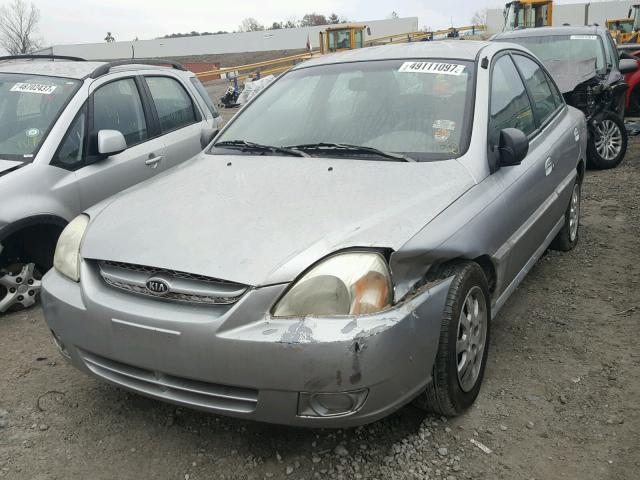 KNADC125446351002 - 2004 KIA RIO SILVER photo 2