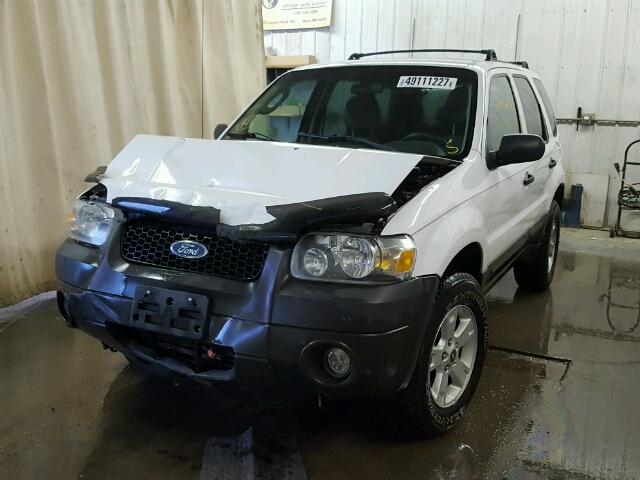 1FMCU93156KA36009 - 2006 FORD ESCAPE XLT WHITE photo 2