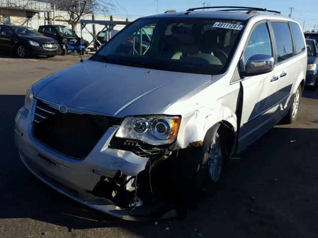 2A8HR64X78R645841 - 2008 CHRYSLER TOWN & COU SILVER photo 2