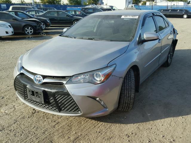 4T1BD1FK9HU213640 - 2017 TOYOTA CAMRY HYBR GRAY photo 2